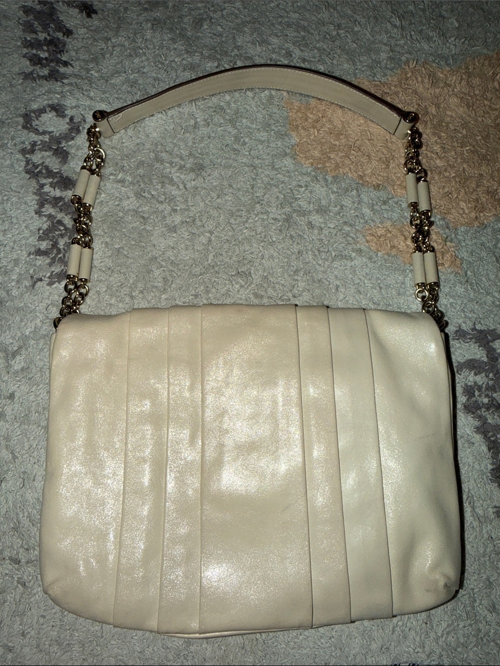 Anya Hindmarch Cream Quilted Shoulder Bag with Gold Chain - Picture 5 of 7